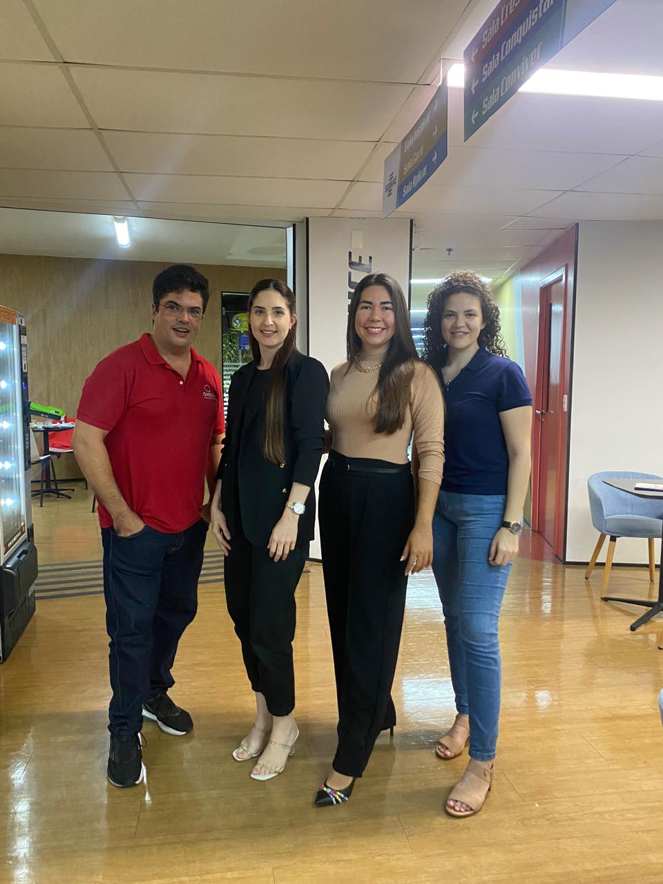 Equipe multicultural em reunião